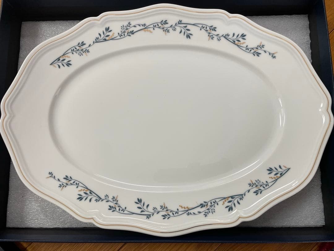 【非売品】Van Cleef & Arpels 、RAYNAUD製　楕円皿