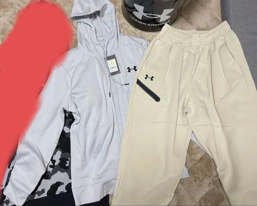 アンダーアーマー　トレーニングウェア　缶付き
