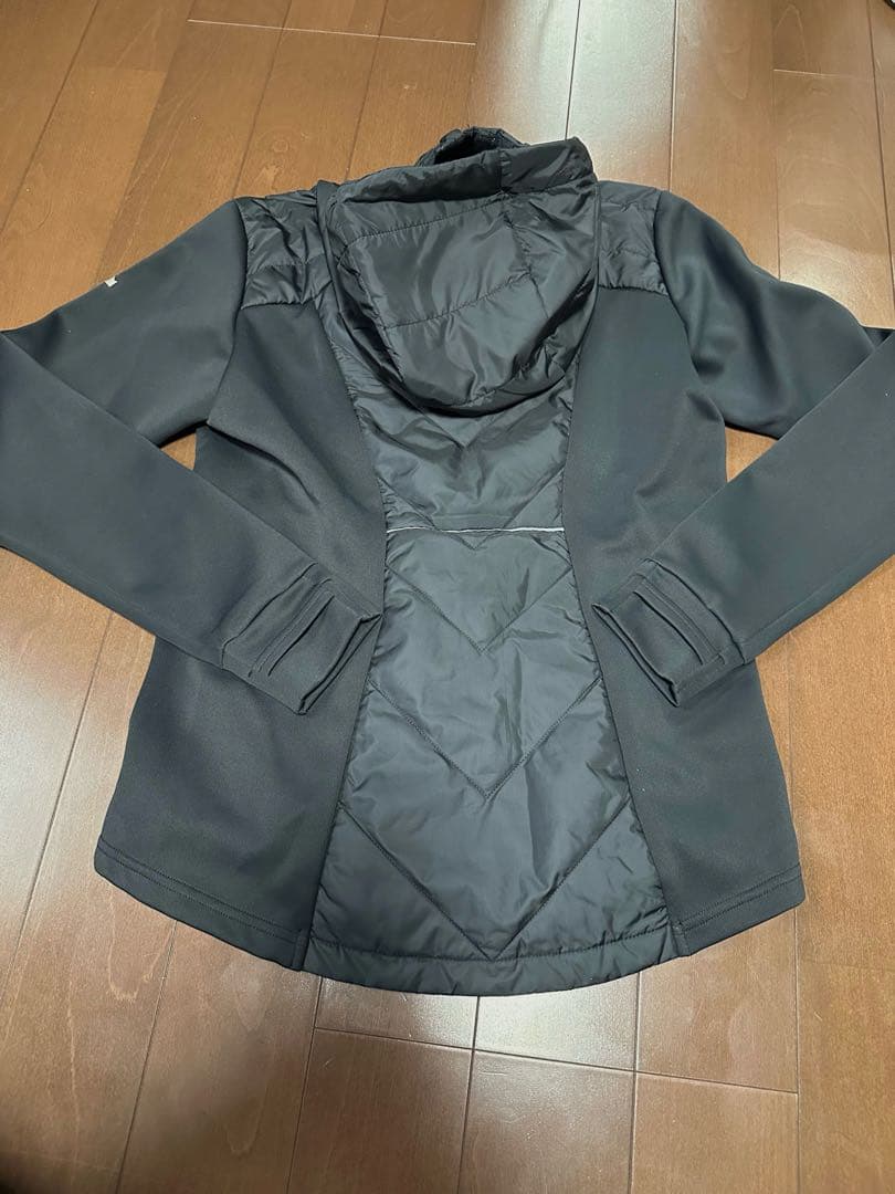 特価！！即日発送可能！ デサント　パーカー　黒　美品