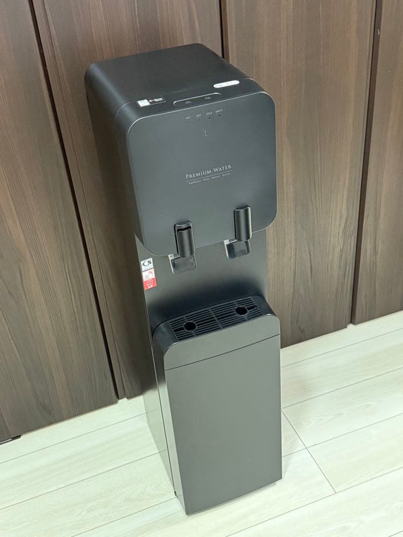 ウォーターサーバー本体 PREMIUM WATER famfit ブラック 中古