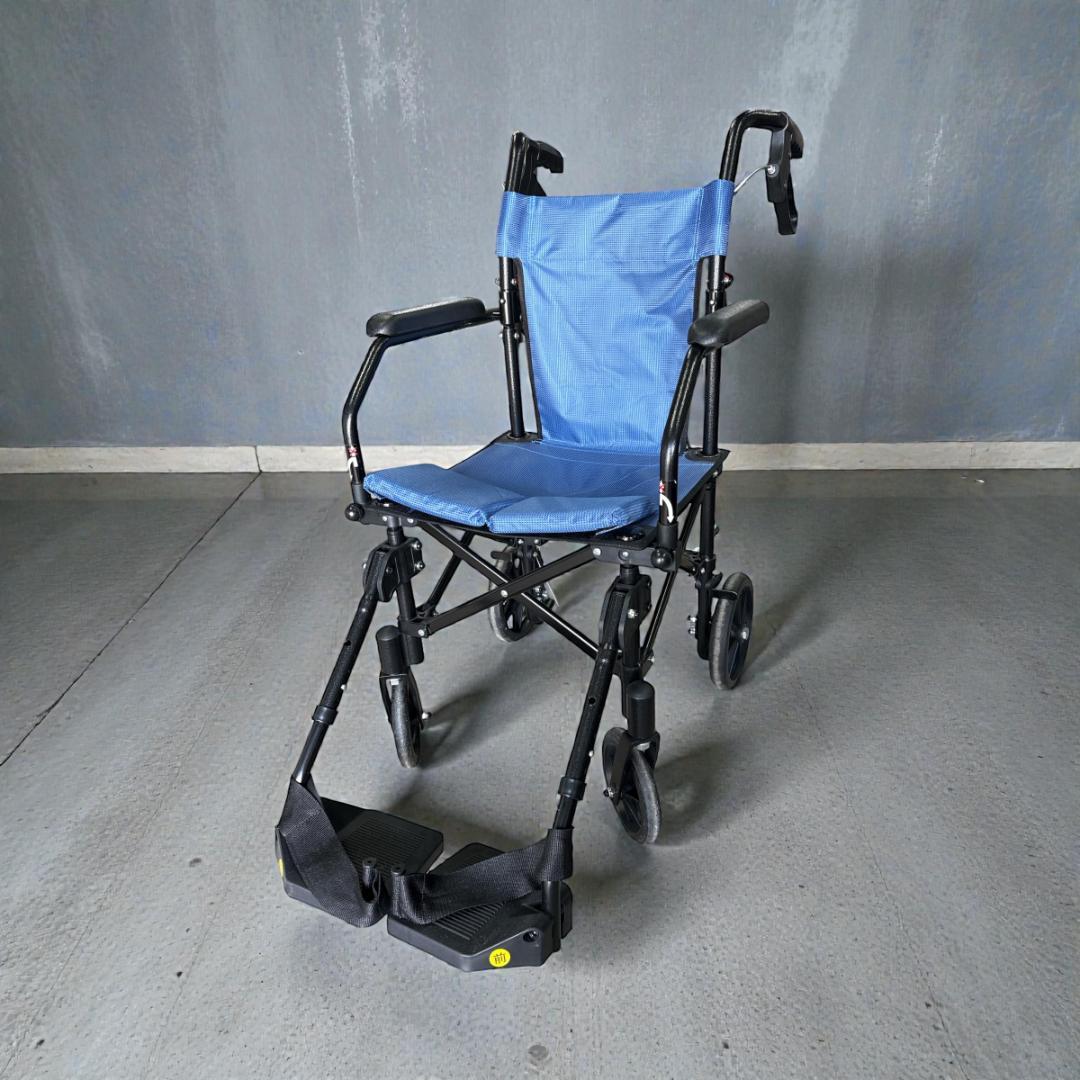 【美品】ハンディライトプラス HLP09020 介助式車椅子 折りたたみ 軽量