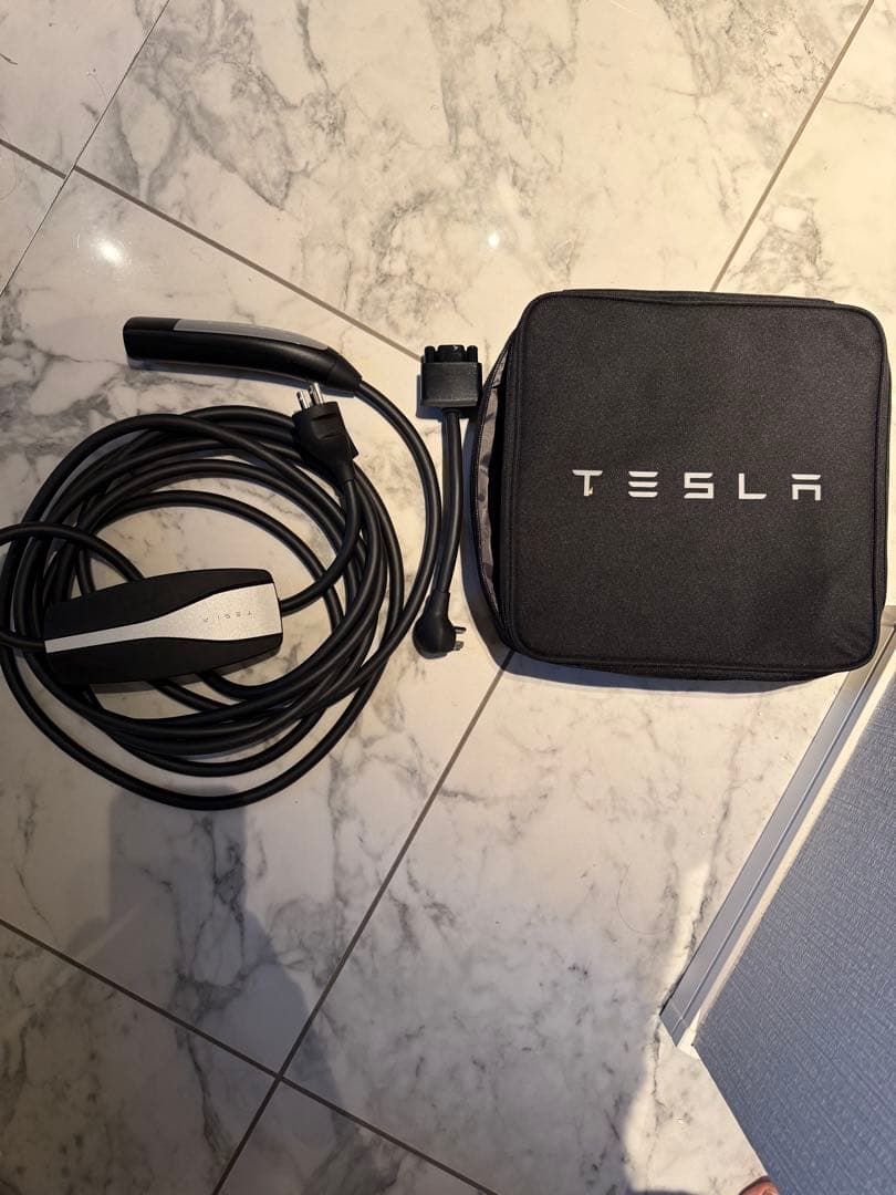 TESLA 充電ケーブルセット