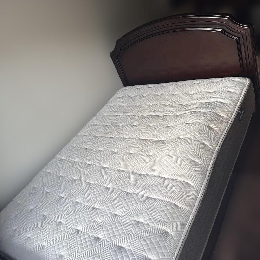 無垢材ベッドフレーム Kingsdown マットレス セット　セミダブル　レトロ