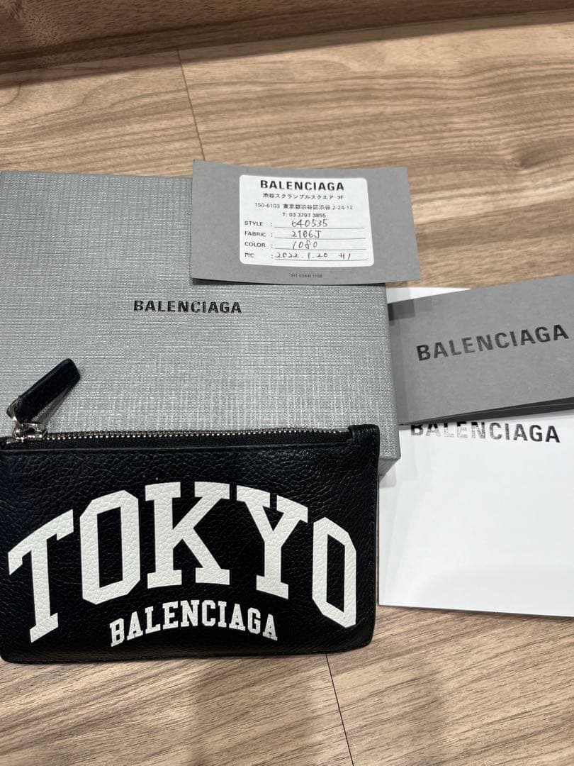 バレンシアガカードケース