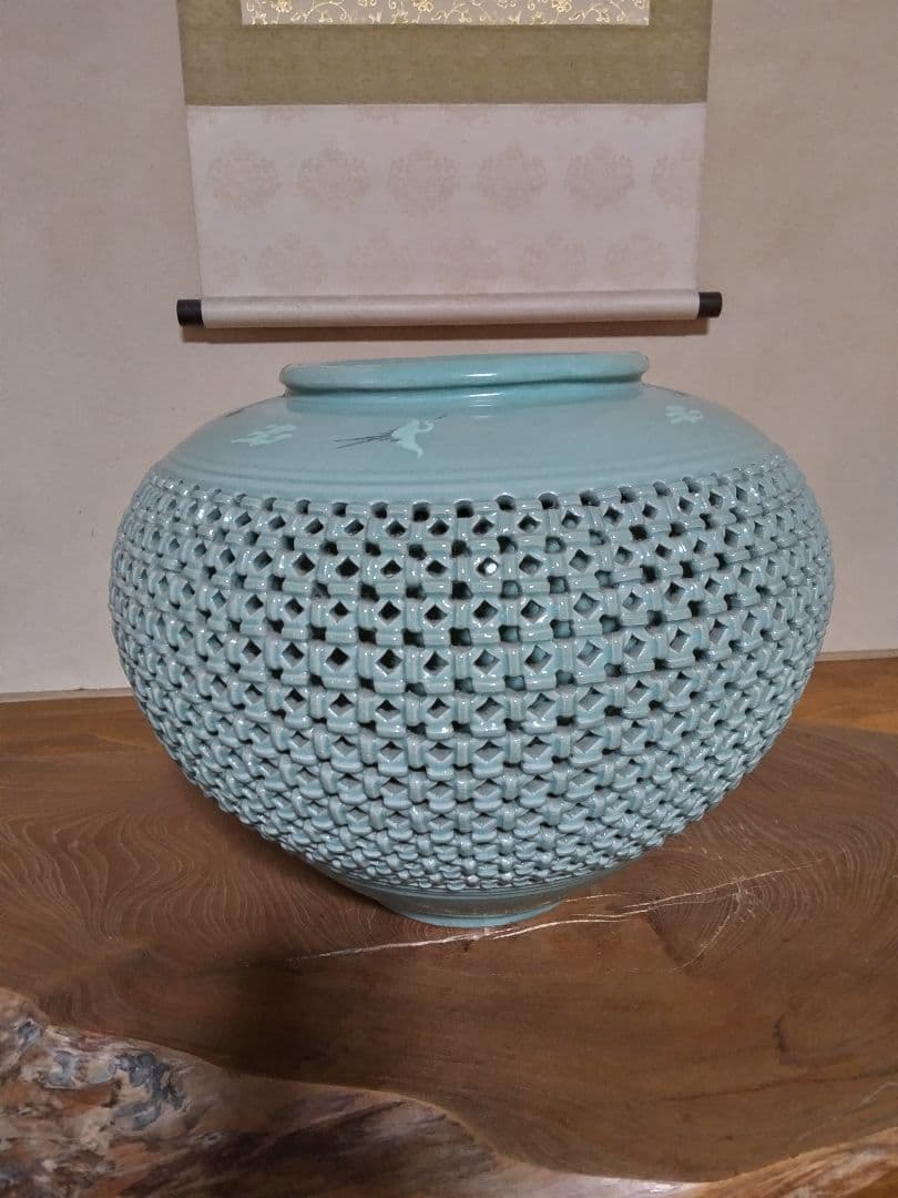 特大高麗青磁 海泉 網目透かし彫二重胴花瓶 壺 置物