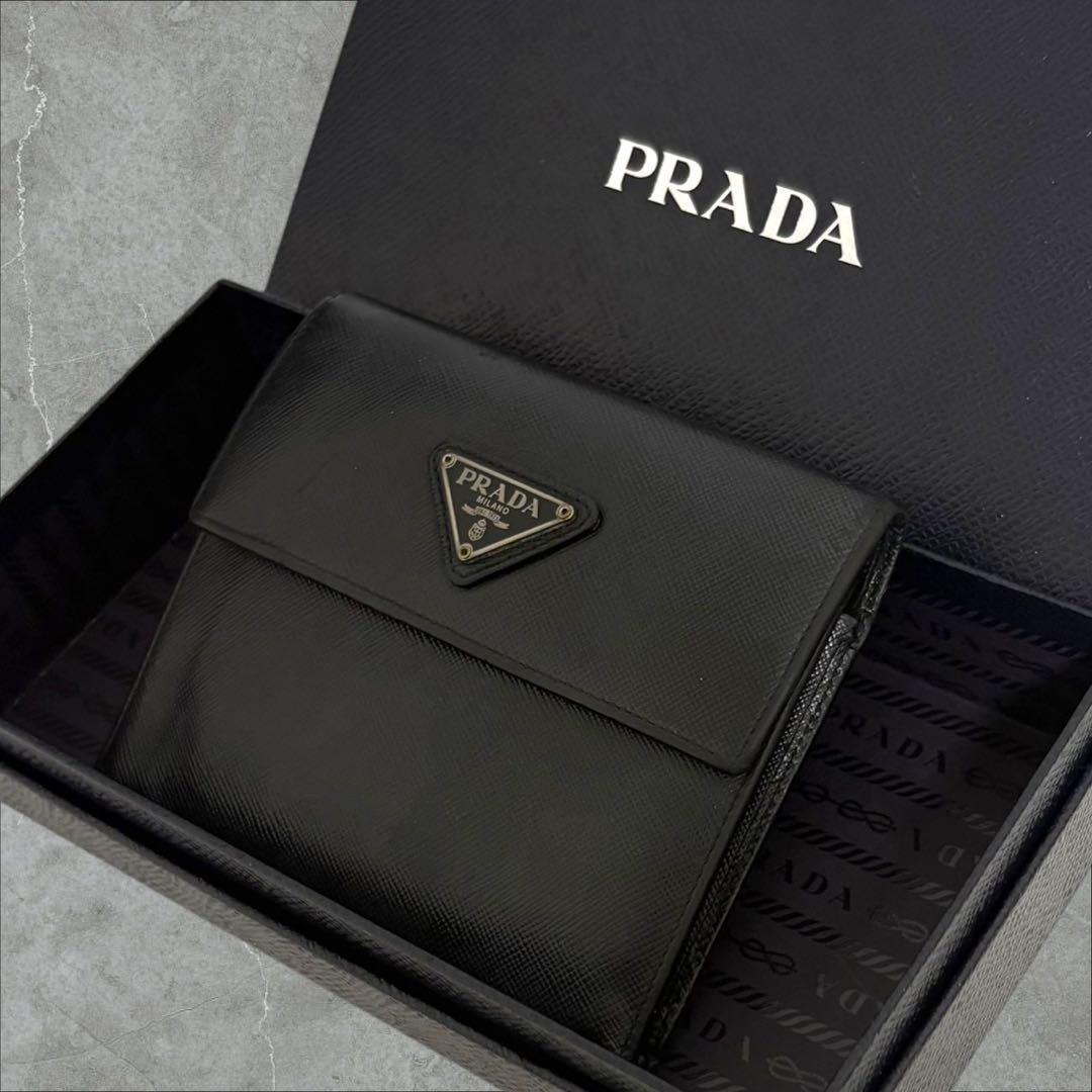 美品✨ PRADA プラダ 三つ折り財布 サフィアーノ ブラック 三角ロゴ