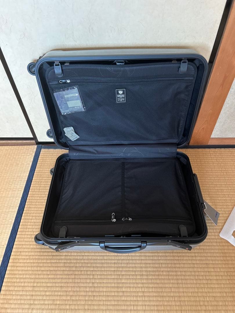 Samsonite シルバー 大型キャリーケース 4輪キャスター