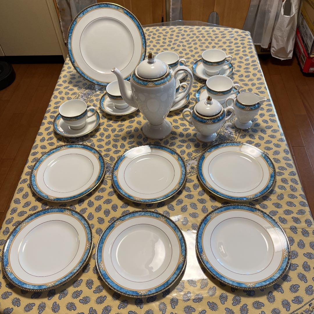 ウェッジウッド　カーゾン　コーヒーカップ、コーヒーポット、大皿セット